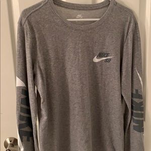 Men's size Medium Nike Skate long sleeve tee